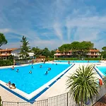 Charming Townhouse With A Shared Pool And Garden Apartment Bibione