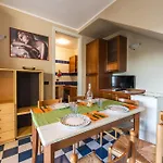 Charming Townhouse With A Shared Pool And Garden Lägenhet Bibione