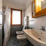 Charming Townhouse With A Shared Pool And Garden Apartment