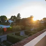 Apartment Charming Townhouse With A Shared Pool And Garden *