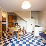 Charming Townhouse With A Shared Pool And Garden *