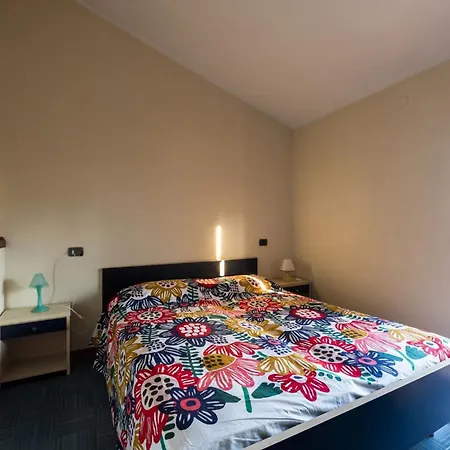Charming Townhouse With A Shared Pool And Garden *