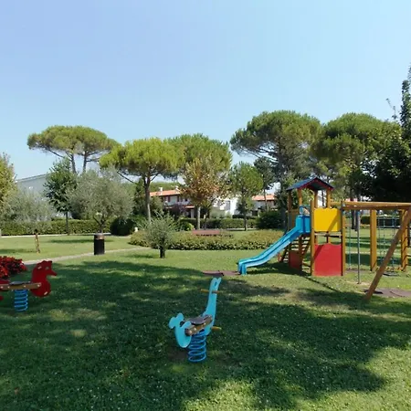 Apartment Charming Townhouse With A Shared Pool And Garden *