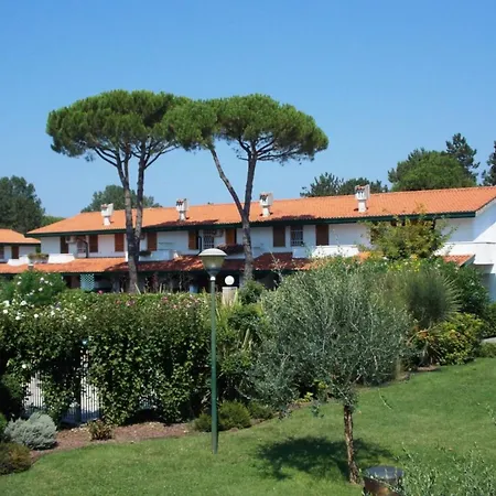 Charming Townhouse With A Shared Pool And Garden * Bibione