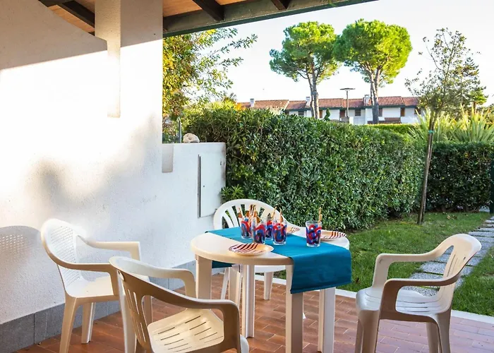 Charming Townhouse With A Shared Pool And Garden Lejlighed Bibione