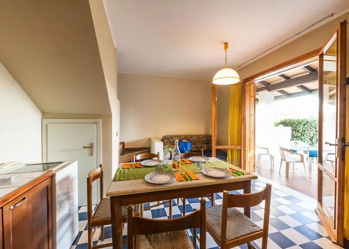 Appartamento Charming Townhouse With A Shared Pool And Garden *