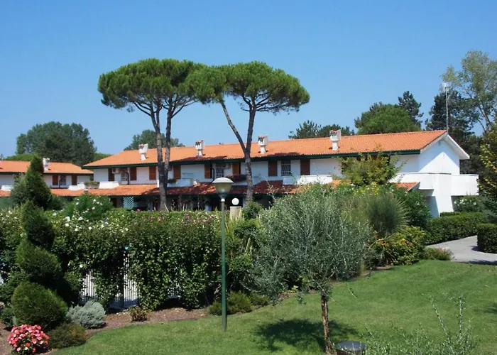 Charming Townhouse With A Shared Pool And Garden * Bibione